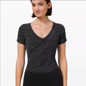 LULULEMON ALIGN TSHIRT BLK/Grey zebra stripe Size 6
